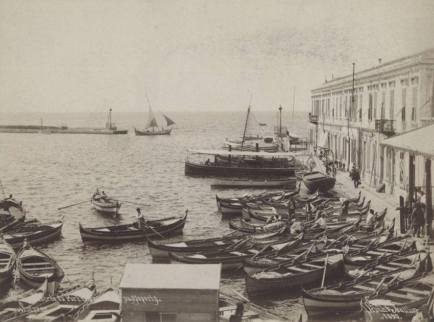 4. Entrée du port et bureau des passeports. Smyrne. 1890.