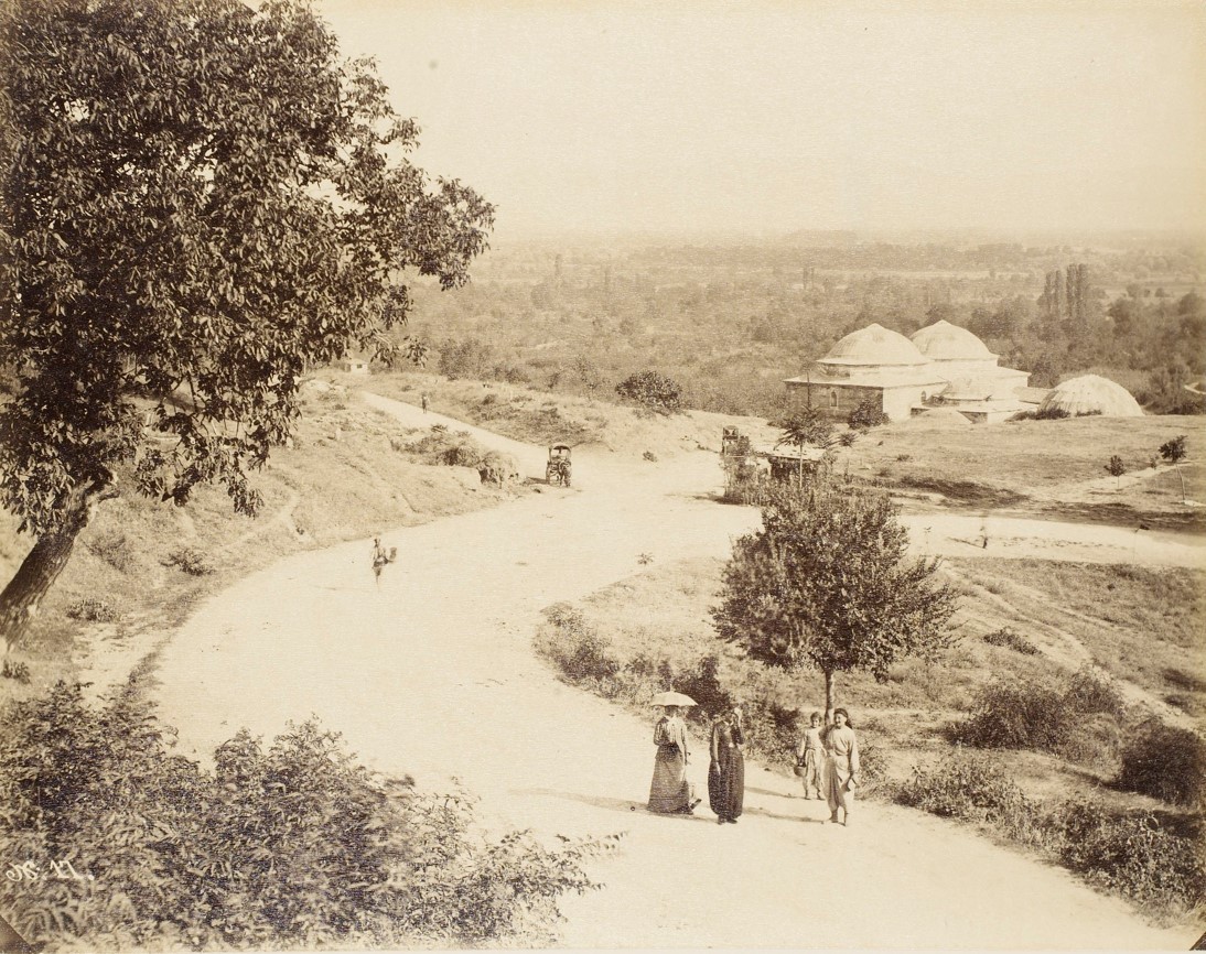 17 bis. Bains de Yeni Kapludja et la route pour Constantinople. 1890s.