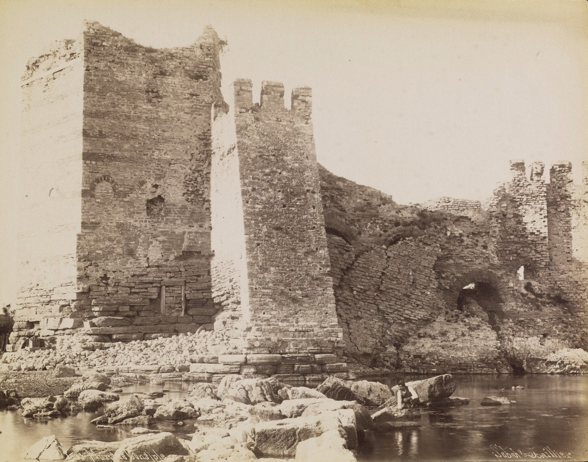 324. Les Murs de Constantinople. 1889.
