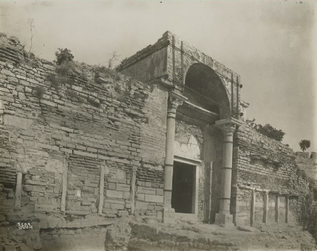 3602. La Porte Dorée et les Sept Tours. 1900s.