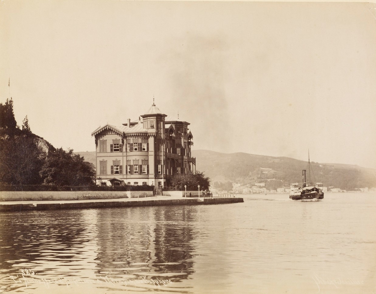 385. Ambassade d'Angleterre à Thérapia au Bosphore. 1890s.