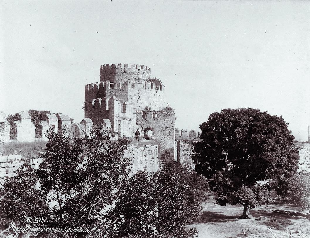 521. Sept Tours vue prise de l'ntérieur. 1890s.
