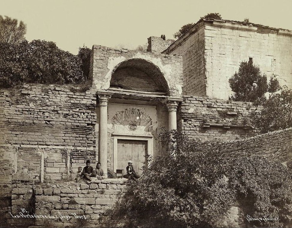 81. La Porte Dorée aux Sept Tours. 1890s.